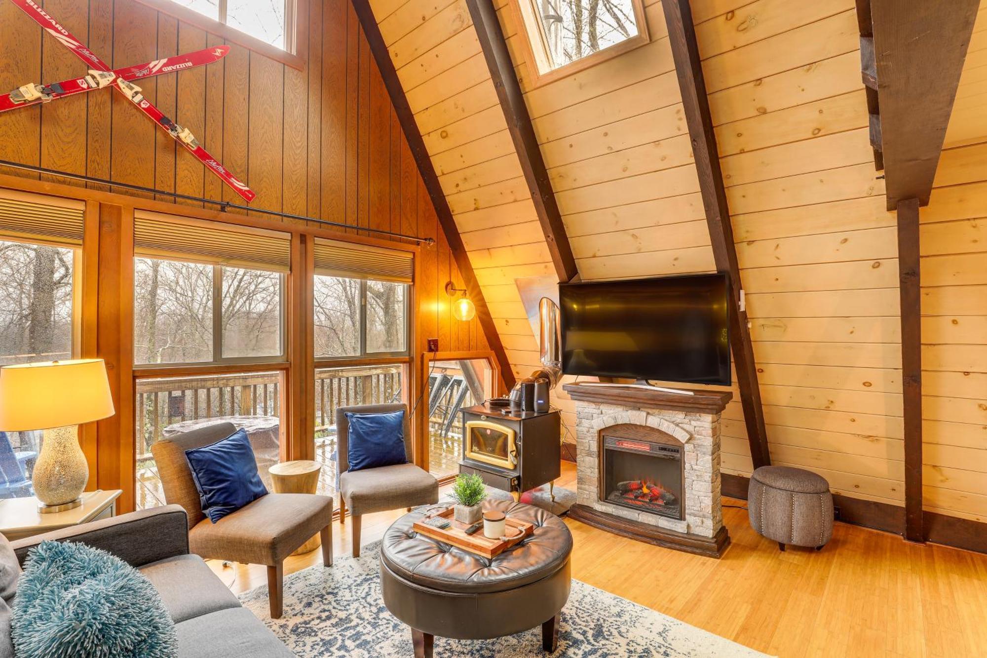 A-Frame Cabin With Hot Tub 1 Mi To Beech Mountain! Exterior photo