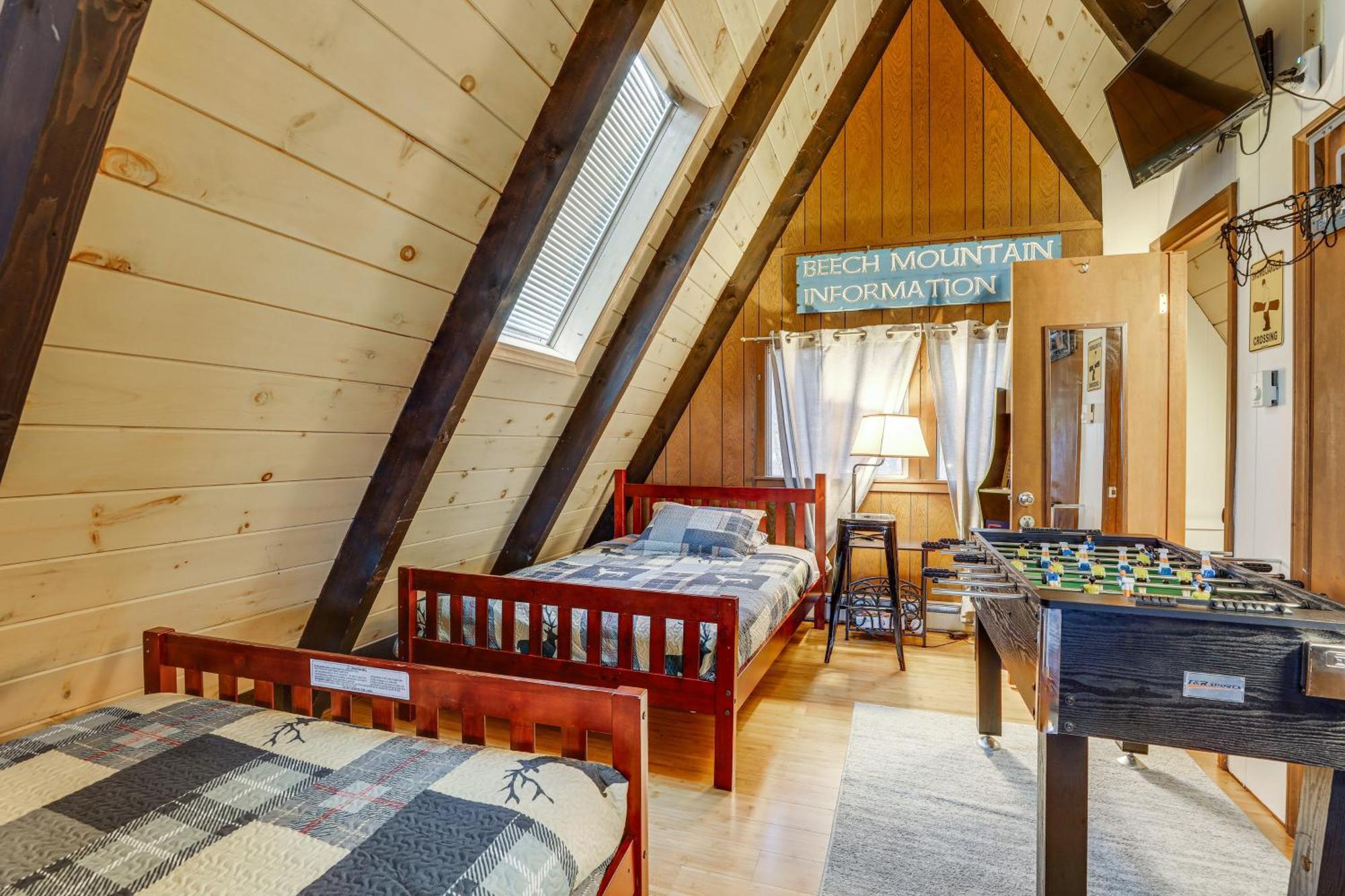 A-Frame Cabin With Hot Tub 1 Mi To Beech Mountain! Exterior photo