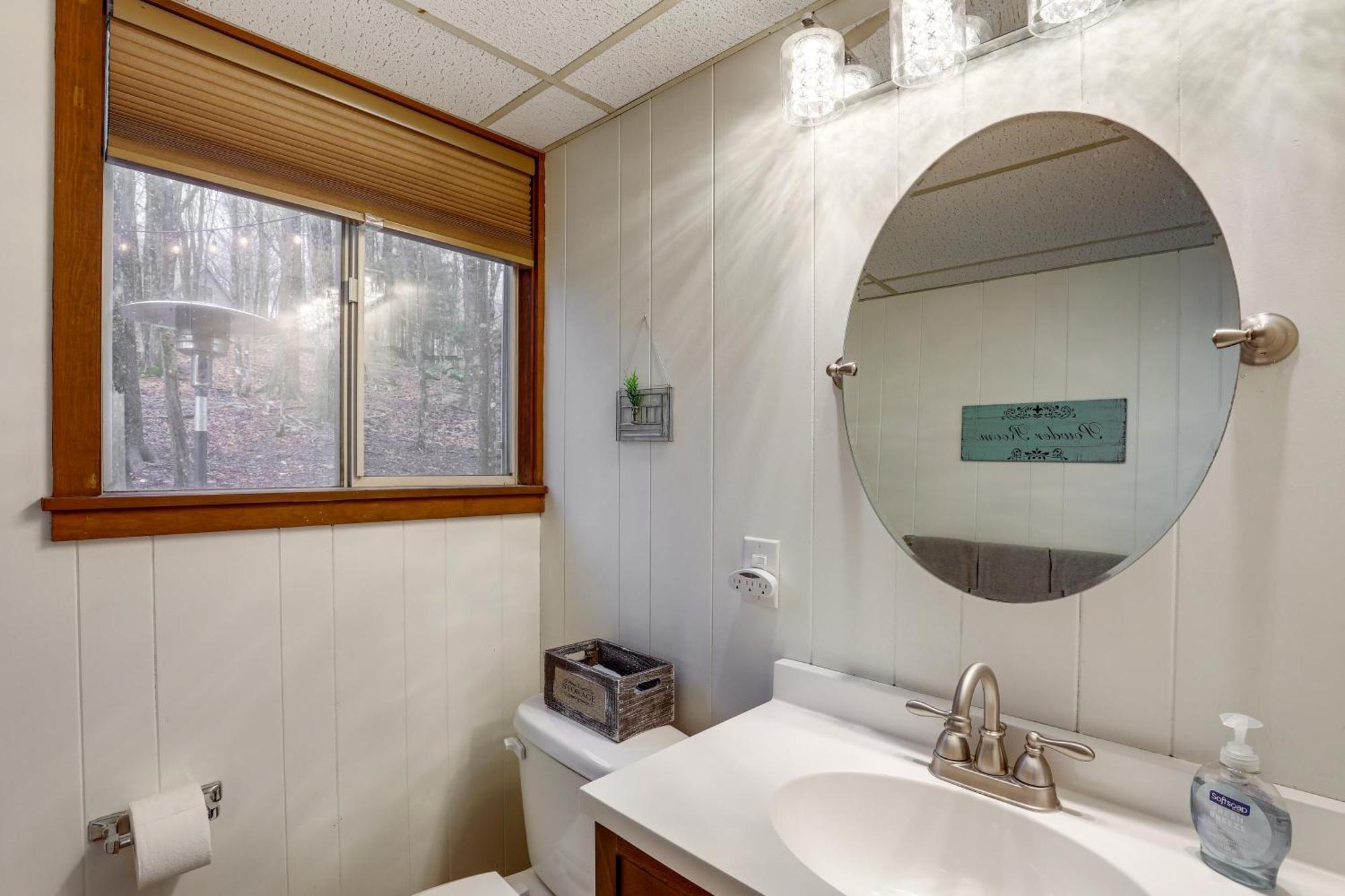 A-Frame Cabin With Hot Tub 1 Mi To Beech Mountain! Exterior photo